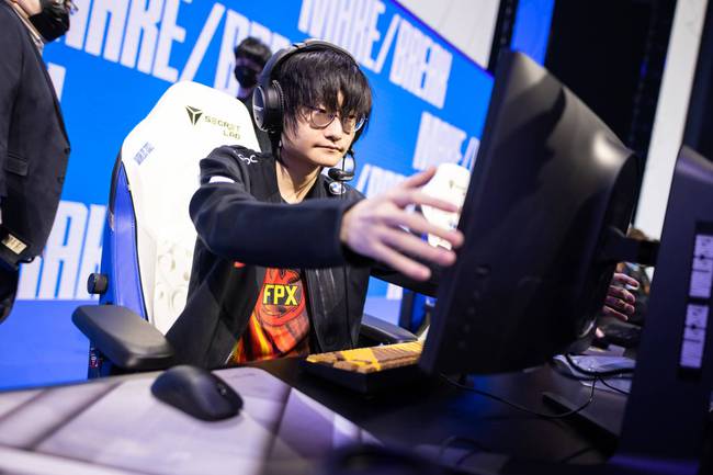 韩国新星杰特在瓦洛兰特中的决斗表现